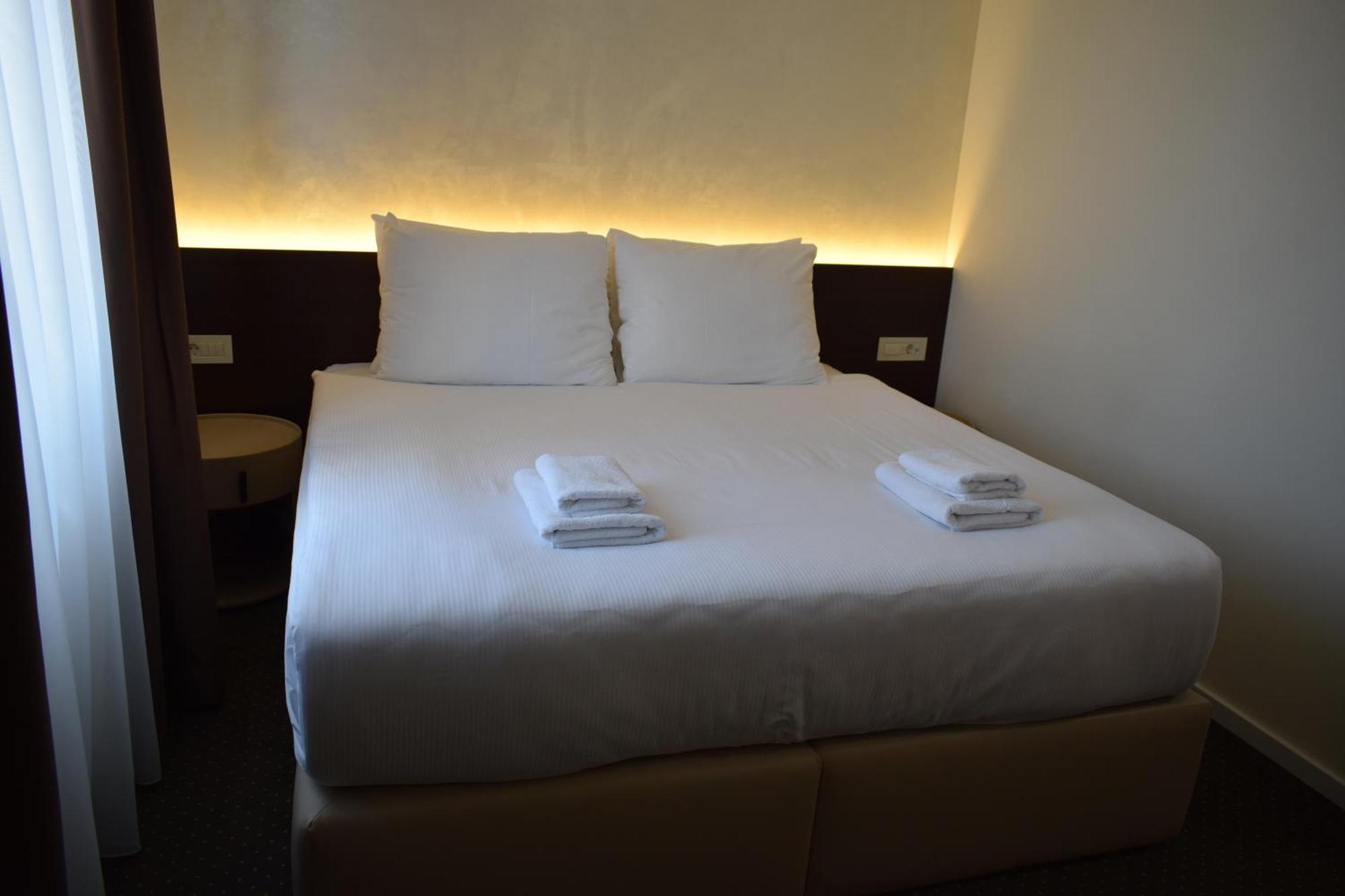 Nobel West Hotel Belgrad Dış mekan fotoğraf