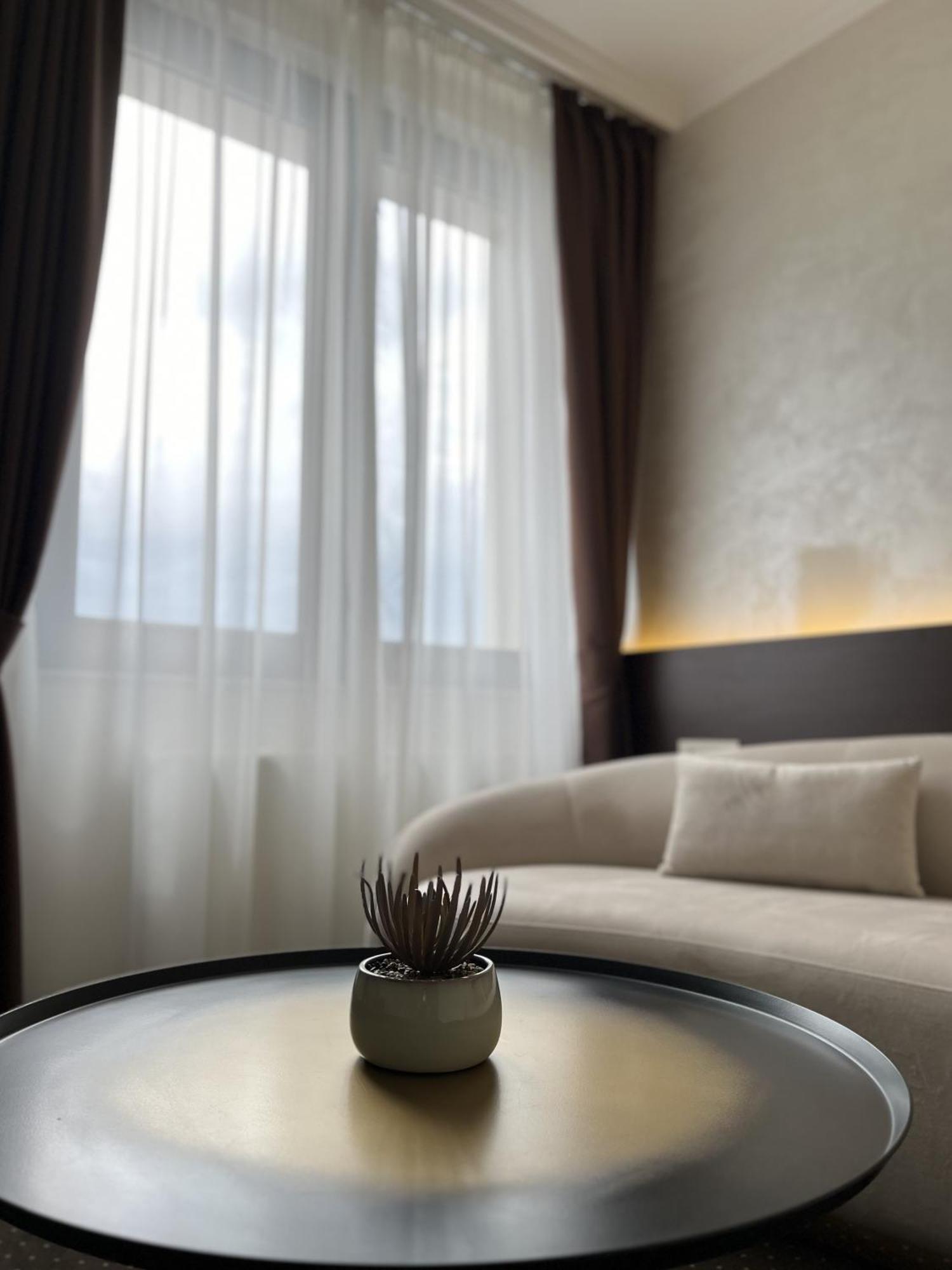 Nobel West Hotel Belgrad Dış mekan fotoğraf