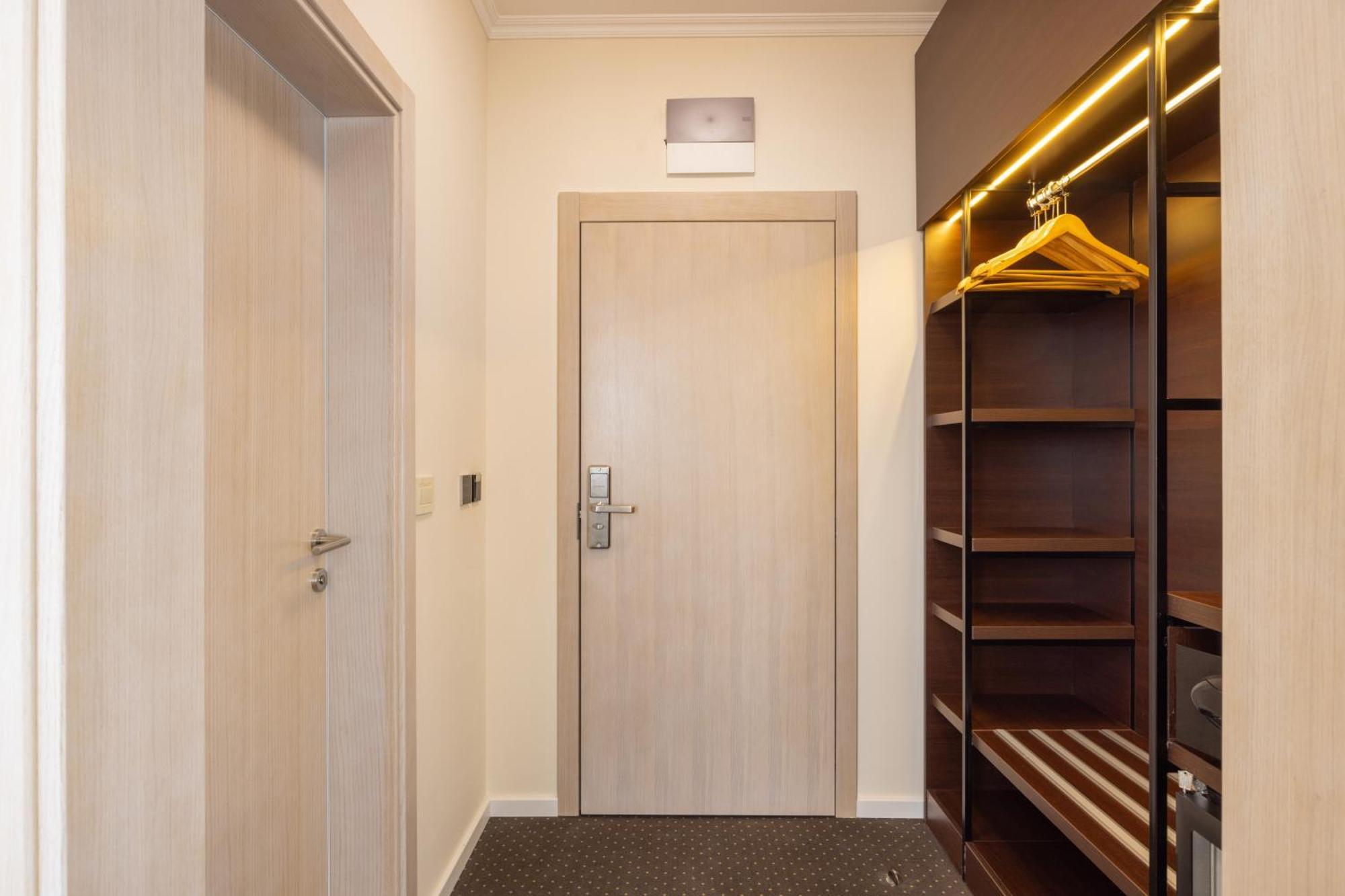Nobel West Hotel Belgrad Dış mekan fotoğraf
